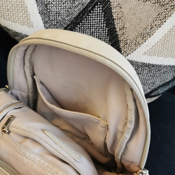 Backpack - Picture 4 of 5